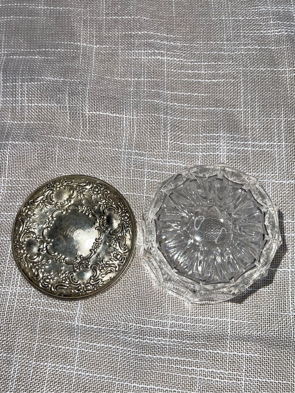 Vintage Ornate Victorian Silver Plate & Glass Vanity Powder Jar or Trinket Box - Picture 3 of 3